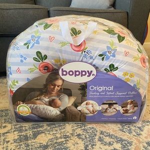 NWT- Boppy pillow